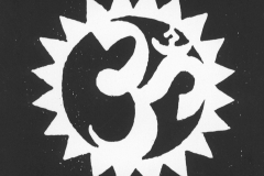 aum-b-w-pendant3_ful