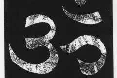 aum-b-w-sculpted_ful