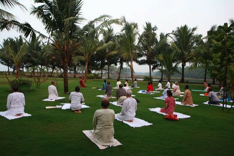 04hatha_yoga_moments.jpg